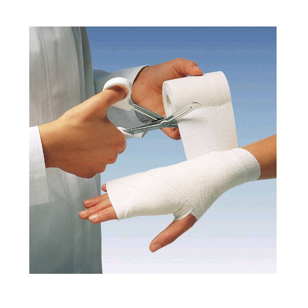 Kohäsive elastische Idealbinde, weiße Binde zur Fixierung am Arm, Anwendungsfoto
