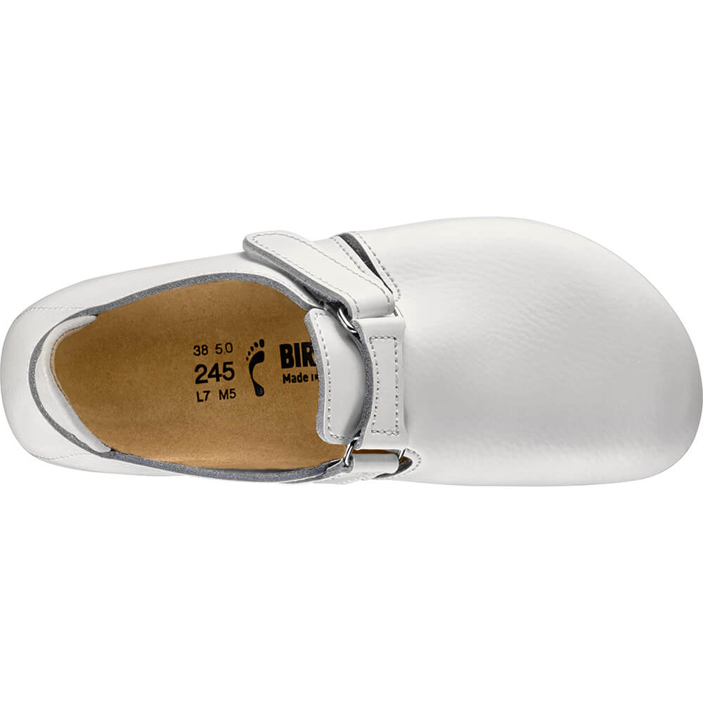 Weißer Schuh mit Innenfutter und Birkenstock-Einlegesohlenbeschriftung.