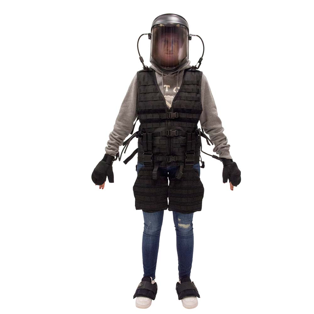 Alters-Simulator mit schwarzem Weste-Gurt, Gesichtsvisier, Handschuhen und Jeans (komplett)