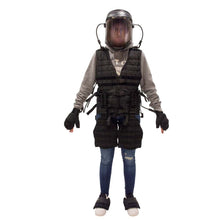 Alters-Simulator mit schwarzem Weste-Gurt, Gesichtsvisier, Handschuhen und Jeans (komplett)