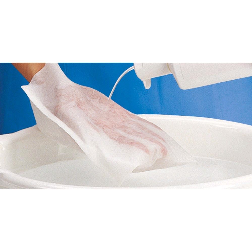 Einmal-Waschhandschuhe aus Vlies, im Waschbecken über Schaum getragen