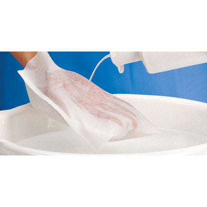 Einmal-Waschhandschuhe aus Vlies, im Waschbecken über Schaum getragen