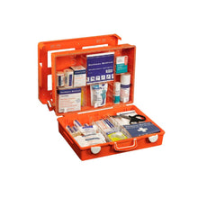 Sanitätskoffer Sport, gefüllt, orangefarben mit geöffnetem Deckel und Verbandsmaterial