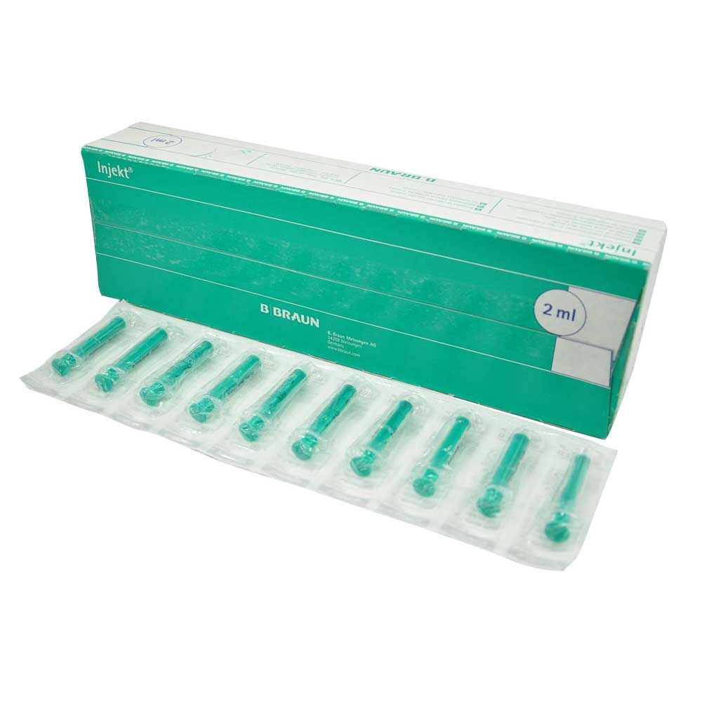 Grüne Einmalspritzen (2 ml) im Blister, mehrere Spritzen in Packung