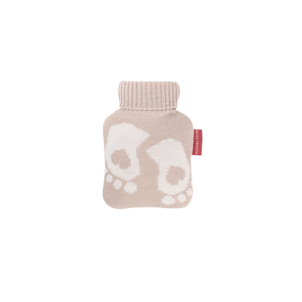 Mini-Wärmflasche mit Strickbezug beige, Füße-Muster, gerippter Halsbund