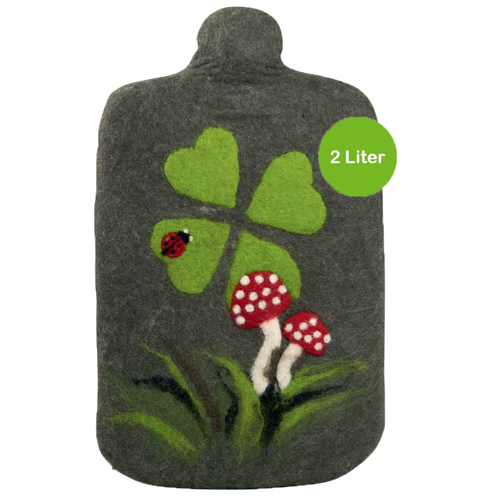 2-Liter-Wärmflasche mit Filzbezug, dunkelgrau, Kleeblatt- und Pilzmotiv