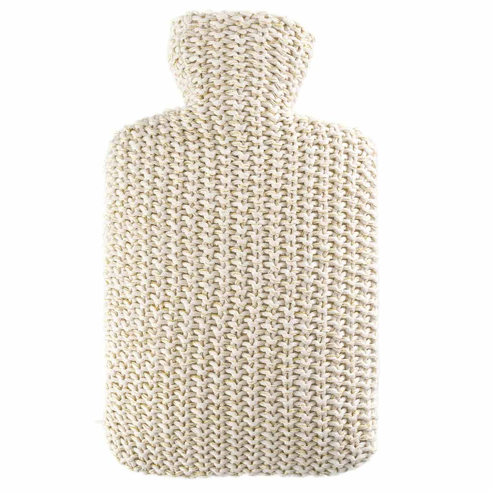 Wärmflasche mit Strickbezug in Creme mit Lurex-Optik