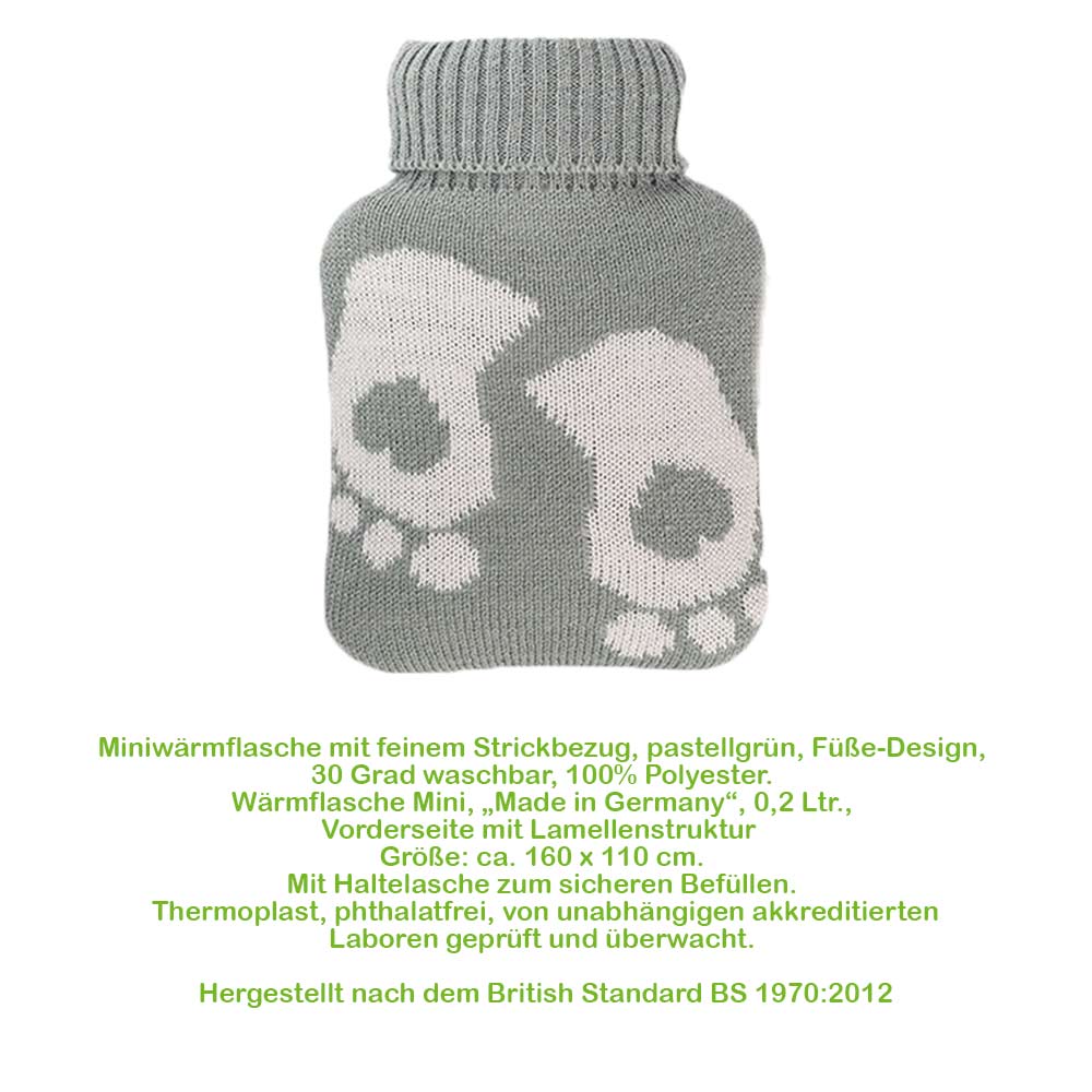 Mini-Wärmflasche mit Strickbezug hellgrau und Füße-Muster, gerippter Halsbund