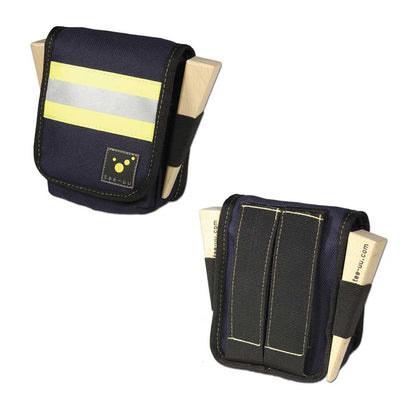 Dunkelblauer Holster mit Reflexstreifen, Fronttasche mit Logoemblem und seitlichen Einsätzen