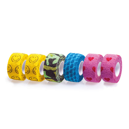 Sechs Rollen selbsthaftender Pflasterverband mit bunten Mustern: gelb, grün, schwarz, blau, pink