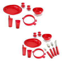 Rotes Geschirr-Set: Teller, Schüsseln, Becher und Besteck