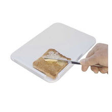 Brotschmierbrett aus Kunststoff, glatte Oberfläche mit Brot und Buttermesser