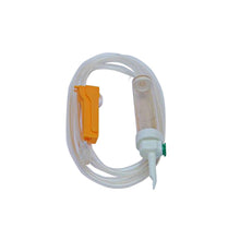 Infusionsset: transparenter Schlauch mit orange Klemme, weißem Adapter und spitzem Anschluss