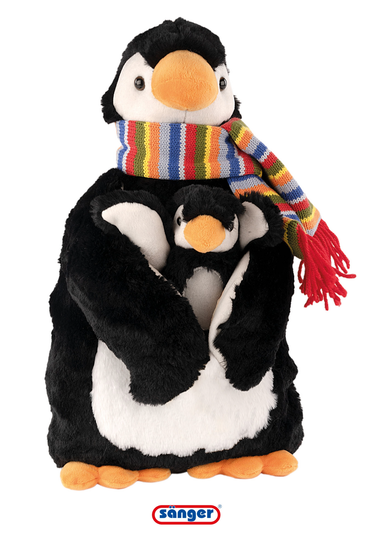 Plüsch-Pinguin mit buntem Ringelschal und roten Fransen, dunkelgrau/weiß